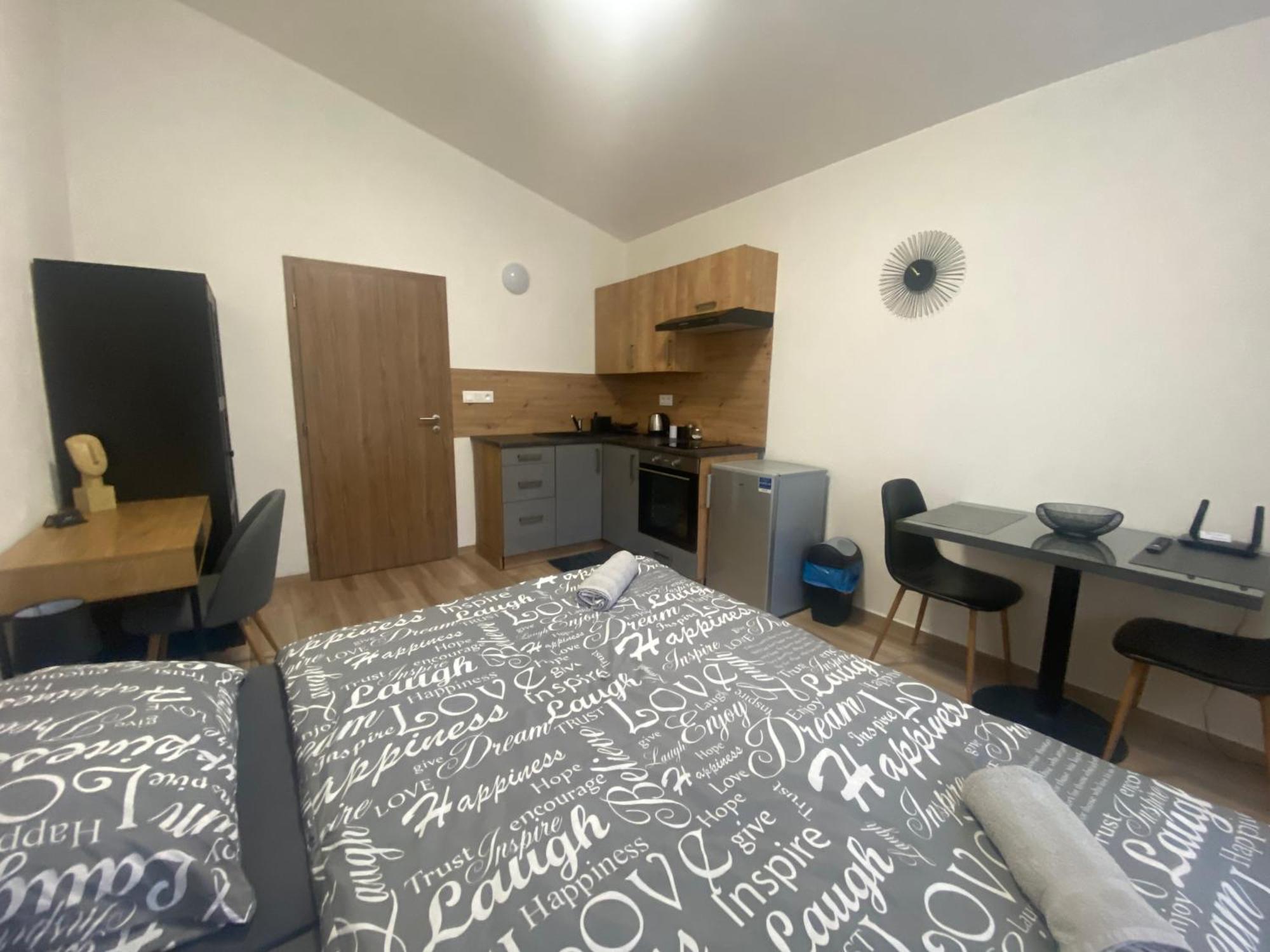 Cerna Ruze - Apartman 7 Pilsen Exterior foto