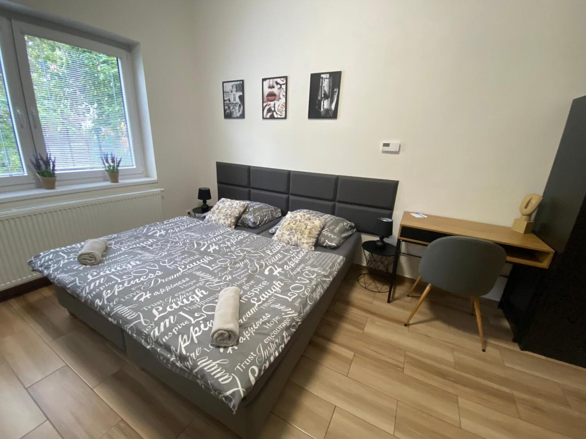 Cerna Ruze - Apartman 7 Pilsen Exterior foto