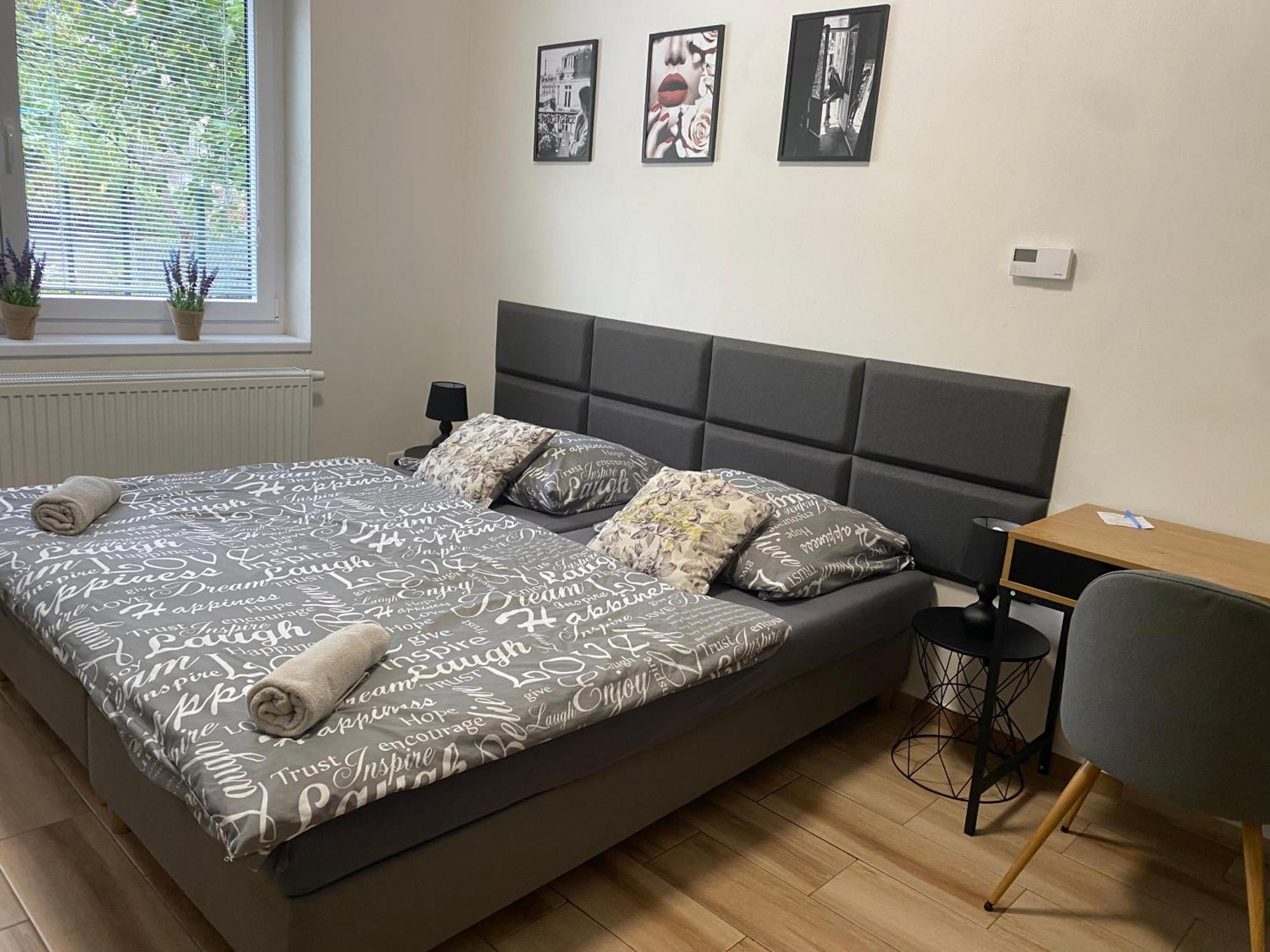 Cerna Ruze - Apartman 7 Pilsen Exterior foto
